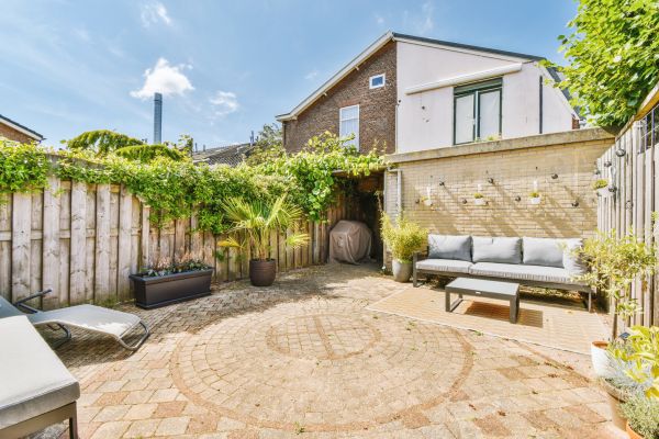 Cost of Courtyard Patio Service in Bremerton
